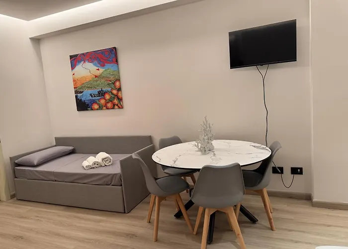 Manfre - Naxos アパート